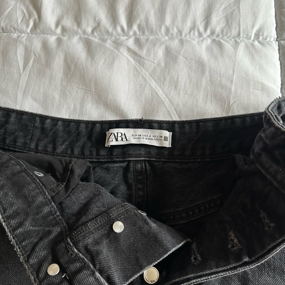 Zara High-Rise Black Jean Shorts - Picture 3 of 3